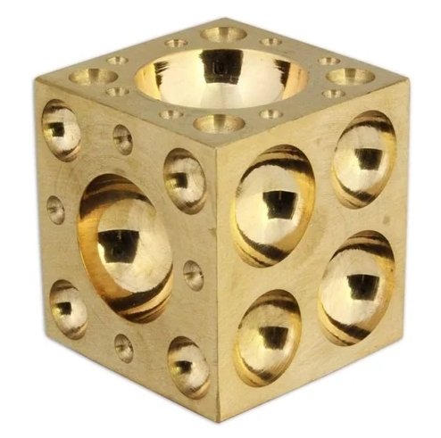 Dado de bronce mediano 2"x2"