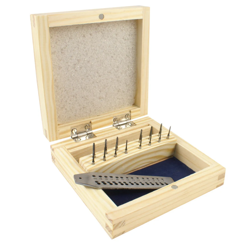 Juego de machos y terrajas (15 piezas) en caja de madera