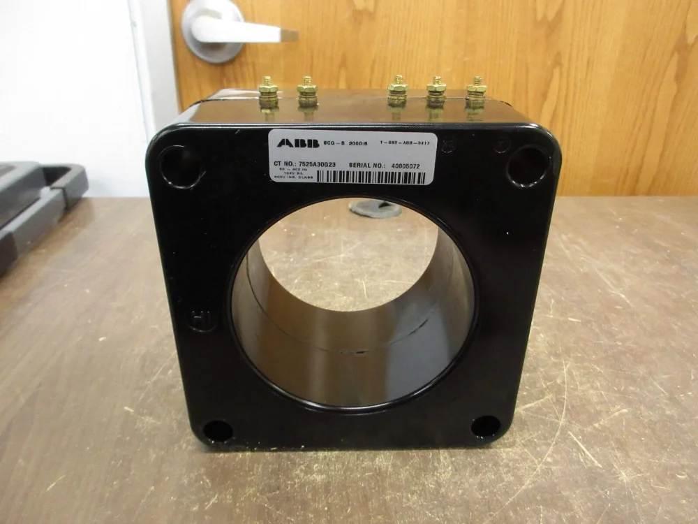 Transformador de corriente Modelo SGC, 100:5, marca ABB, Type: 7525A28G03