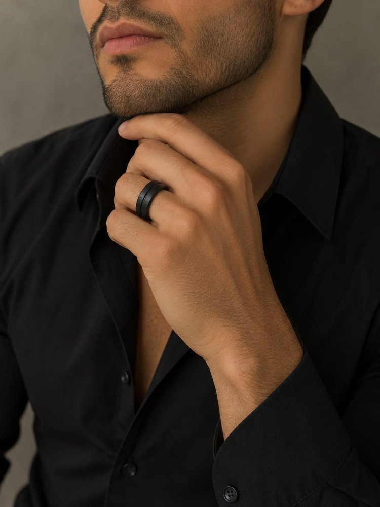 ANILLO BLACK UNA TIRA ACERO