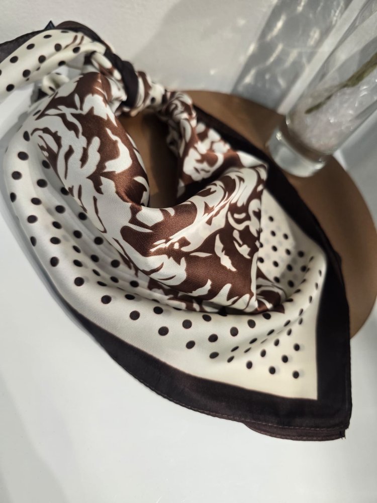 Pañuelo Dots and Rose Cacao (70x70)