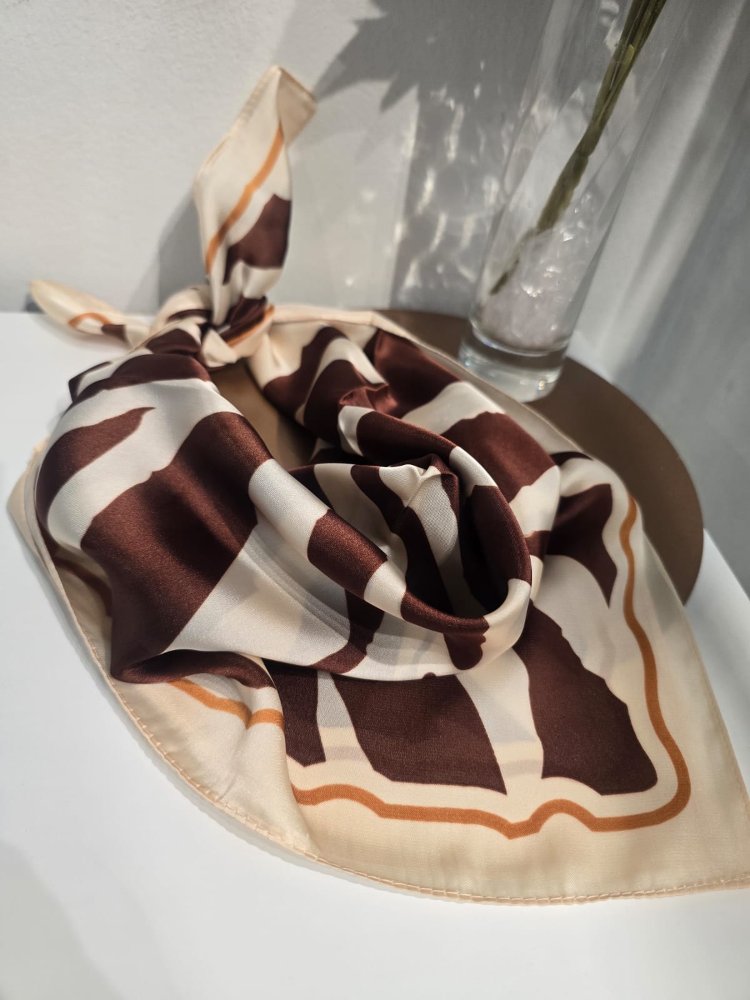 Pañuelo Animal Brown (70x70)