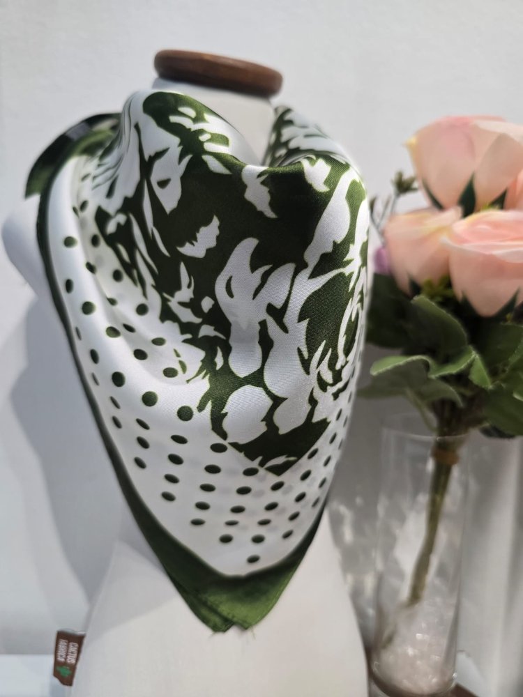 Pañuelo Dots and Rose Green (70x70)