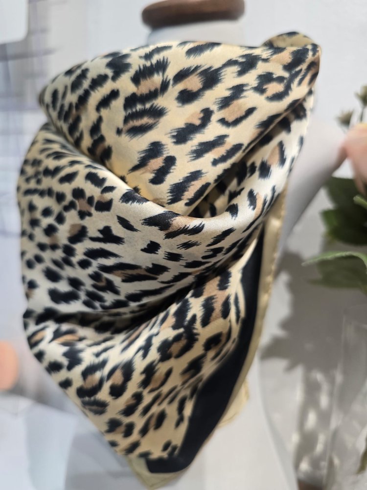Pañuelo XXL Gold Print Camel (90X90)