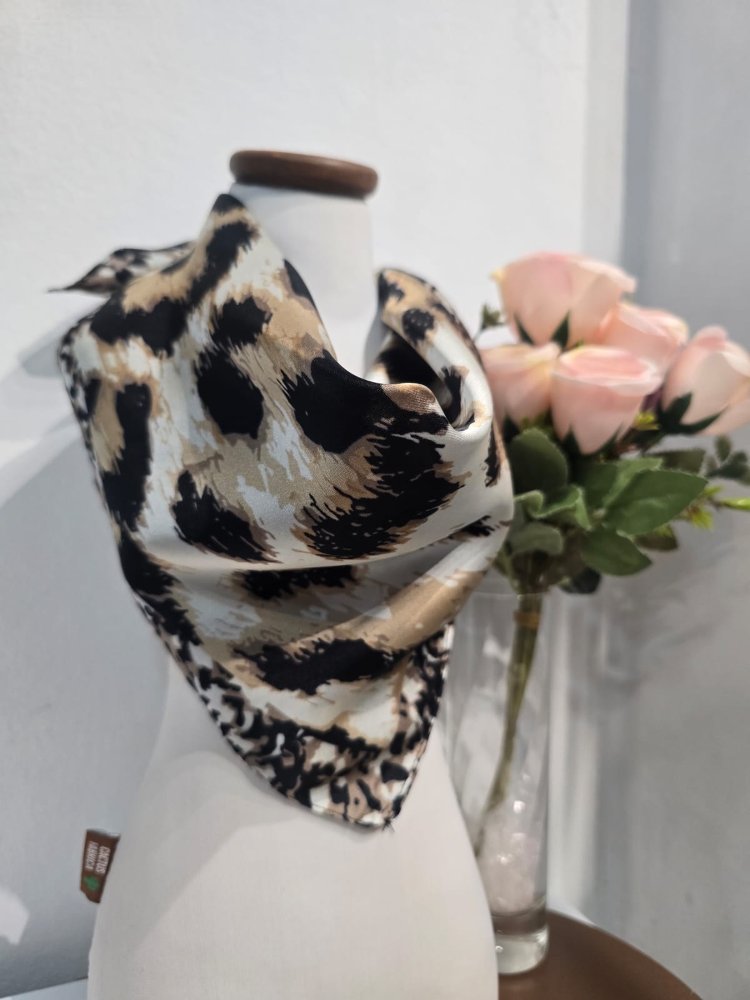 Pañuelo ANIMAL PRINT Camel (70x70)