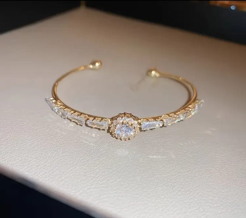 Pulsera de Dama Tipo Brazalete color Dorado