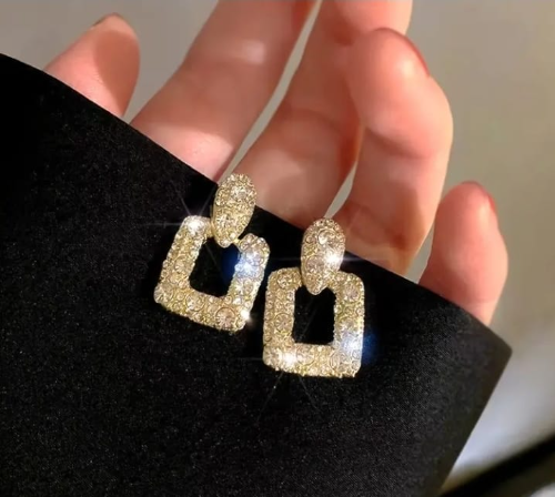 Aretes para dama diseño cuadrado con pedrería