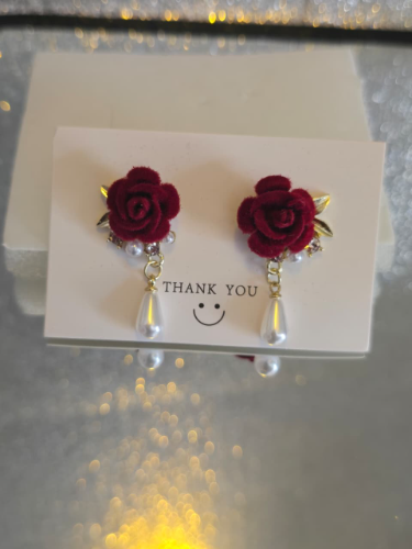 Aretes de dama diseño Rosa color Corinto