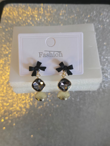 Aretes Colgantes de Moño Color Negro