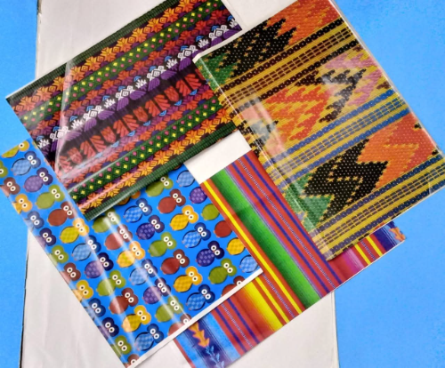 Pliego de papel de regalo diseño típico
