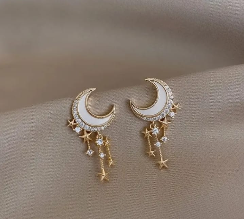 Aretes diseño Luna y Estrellas Color Dorado