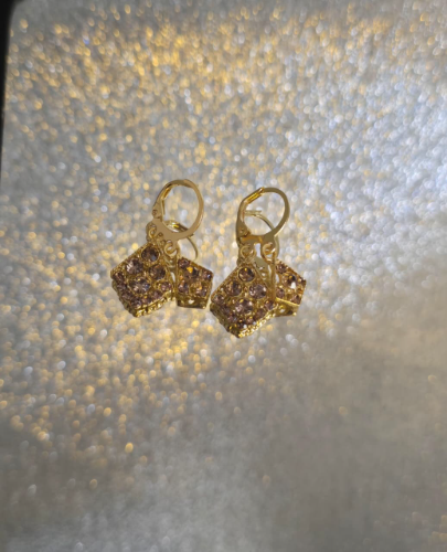 Aretes Diseño Hoja Colgante Colro Dorado