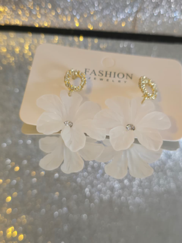 Aretes de dama diseño Flor Color Blanco