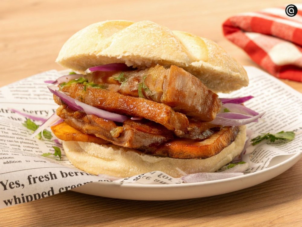 PAN CON CHICHARRON