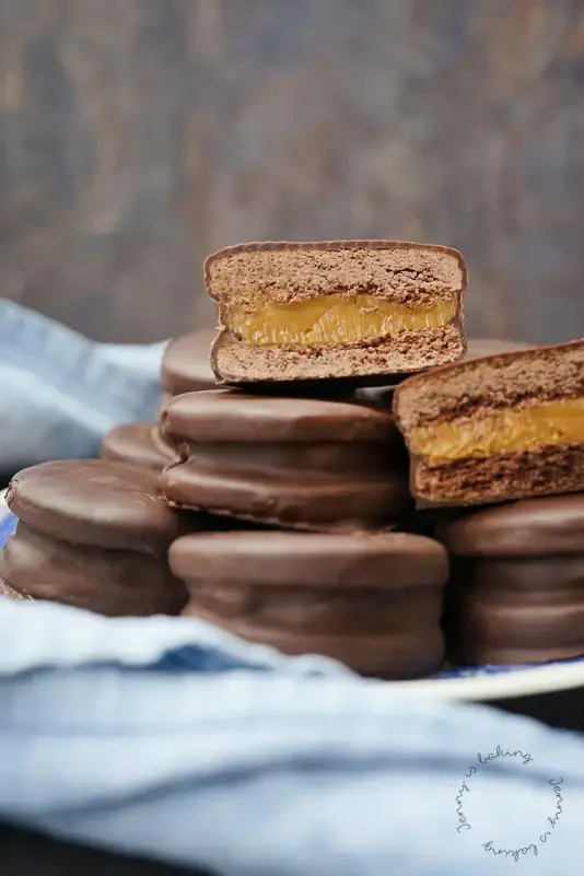 alfajor bañado chocolate frutal blanco