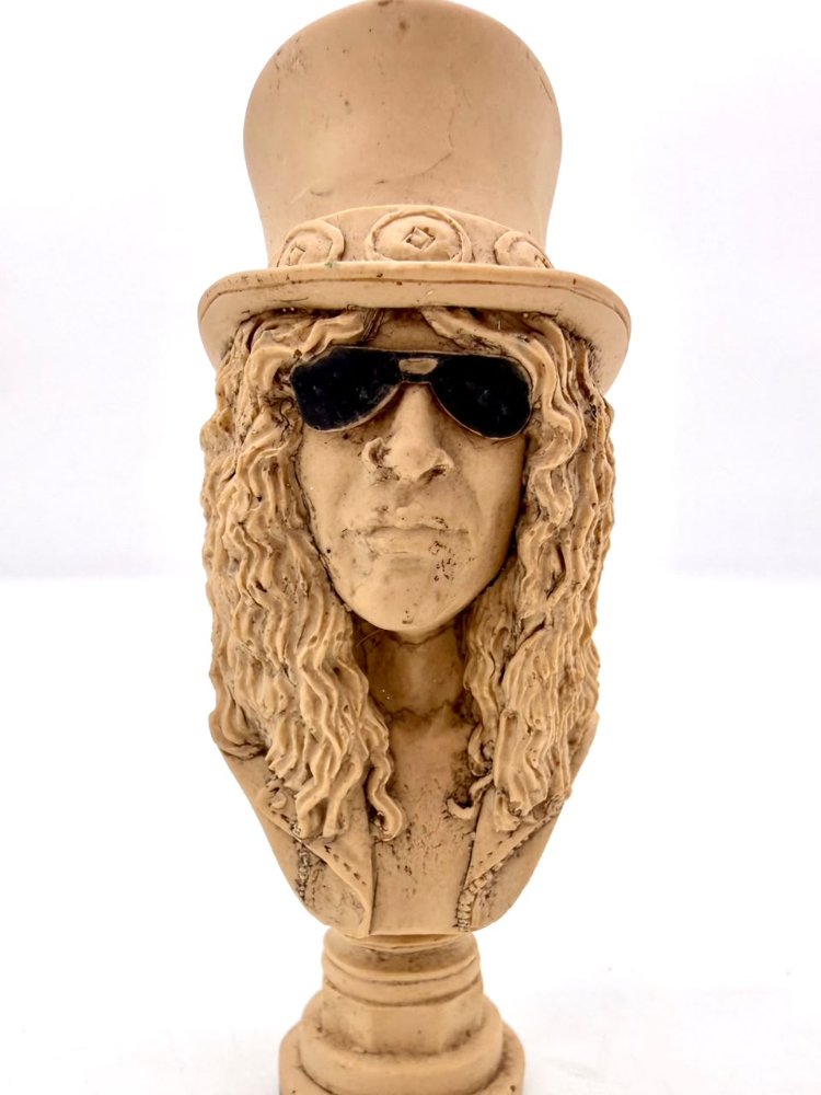Busto de SLASH
