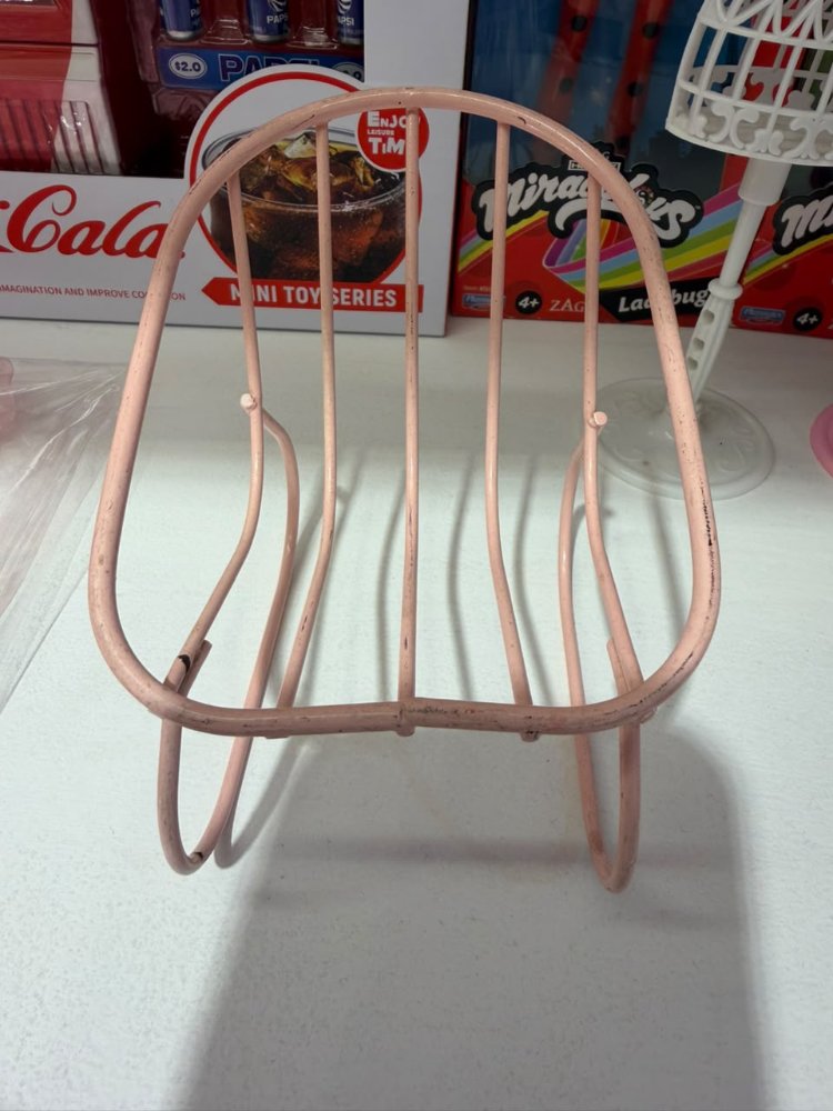 Accesorio para muñeca: Reposera de metal Rosa Pastel