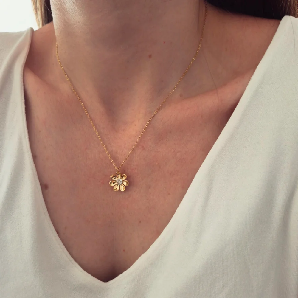 Collar Margarita Dorada acero