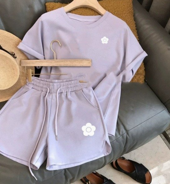 CAMISETA Y SHORT HOLGADO DE MANGA CORTA - COLOR MORADO