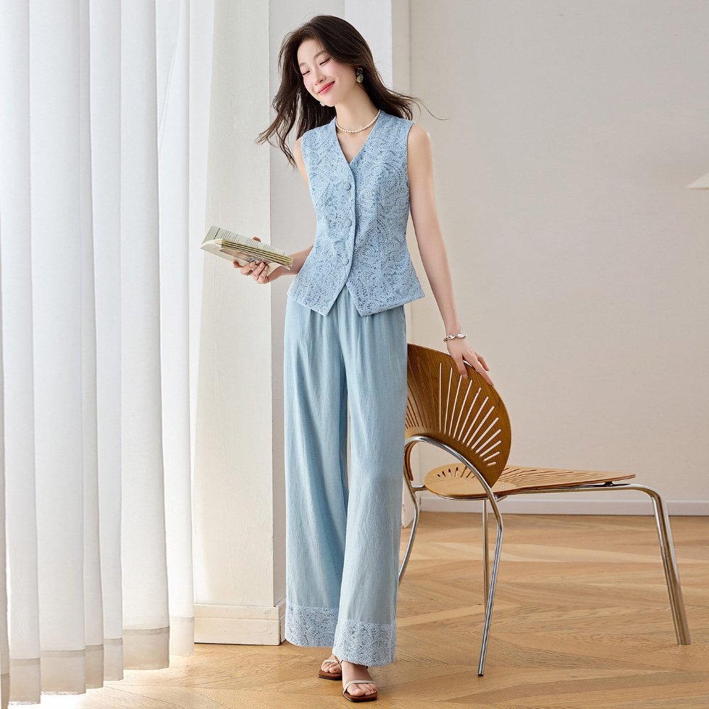 CONJUNTO 2 PIEZAS CHALECO + PANTALON - COLOR BLANQUECINO, CELESTE