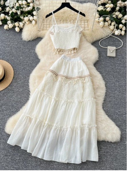 CONJUNTO DE ROPA PRIMAVERA - COLOR BLANQUECINO