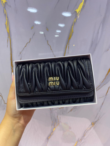 Cartera Miu Miu