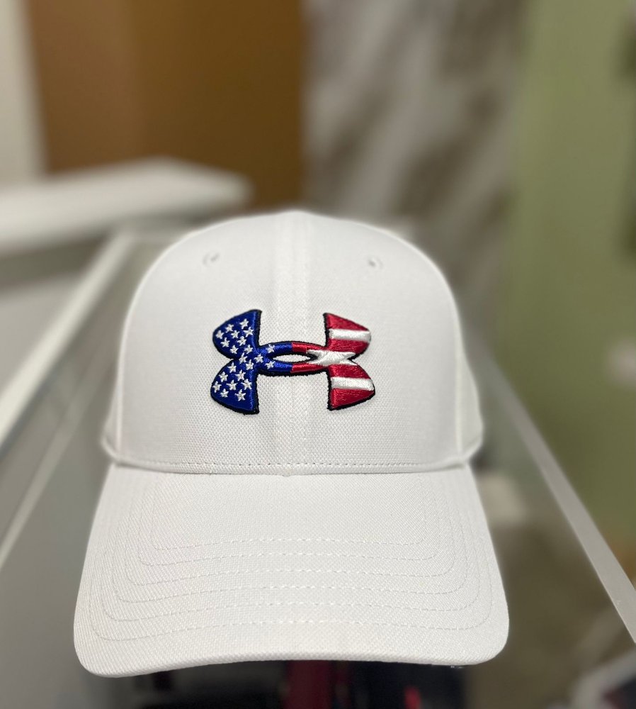 GORRA 🇺🇸UNDER ARMOOUR blanca bordada