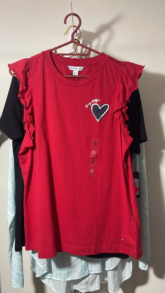 Blusa 🇺🇸 roja TOMMY corazón azul mangas cortas talla M