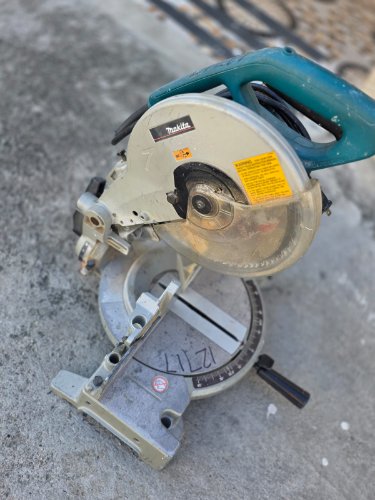 Sierra Ingleteadora compuesta Makita