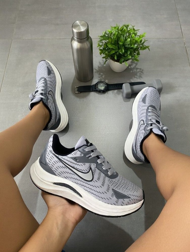 Nike Fit cinza preto caixa alta