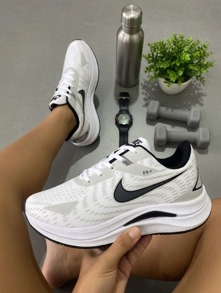 Nike Fit branco preto caixa alta