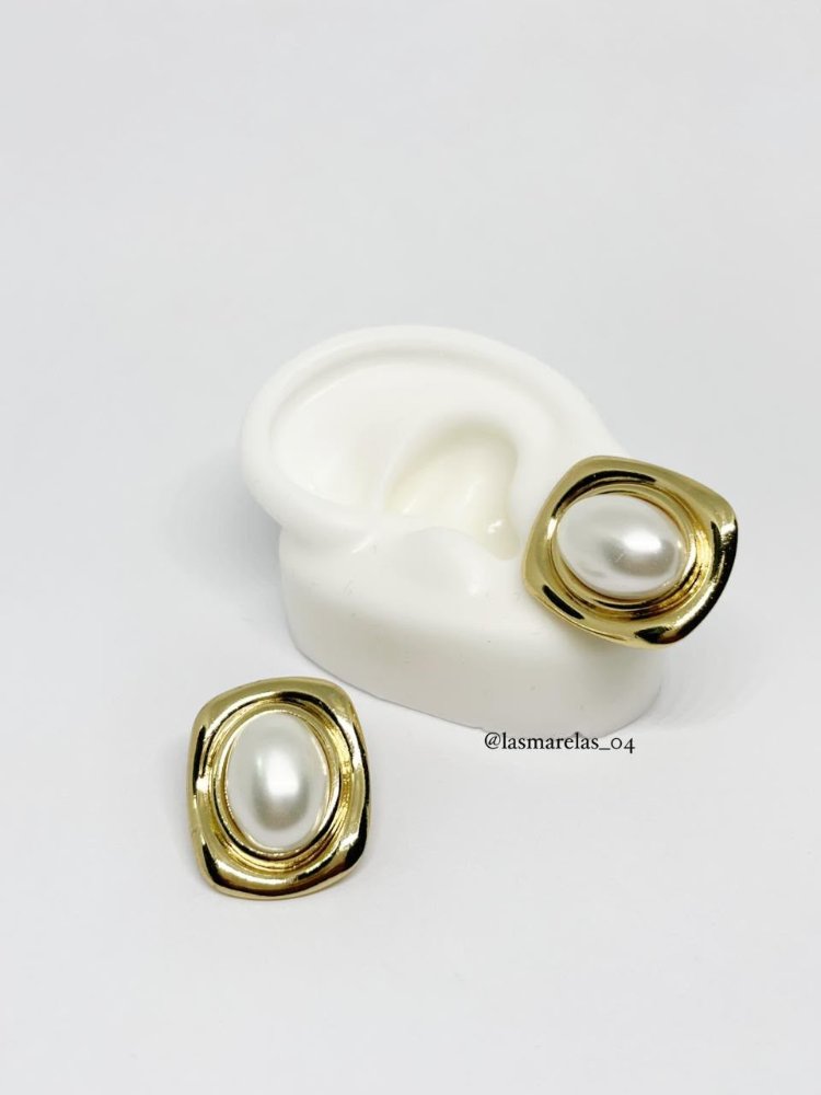 Aritos de perla blanca cuadrados - Acero Inoxidable