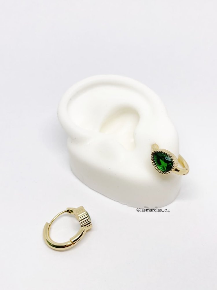Argollas redondas con piedra verde  N° 34 - Laminado de Oro