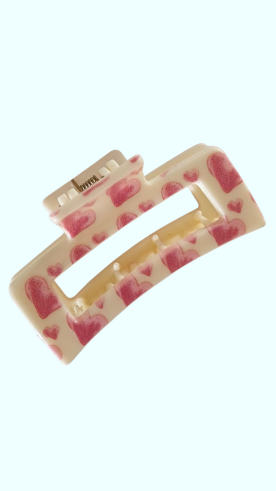 Pinza beige corazones