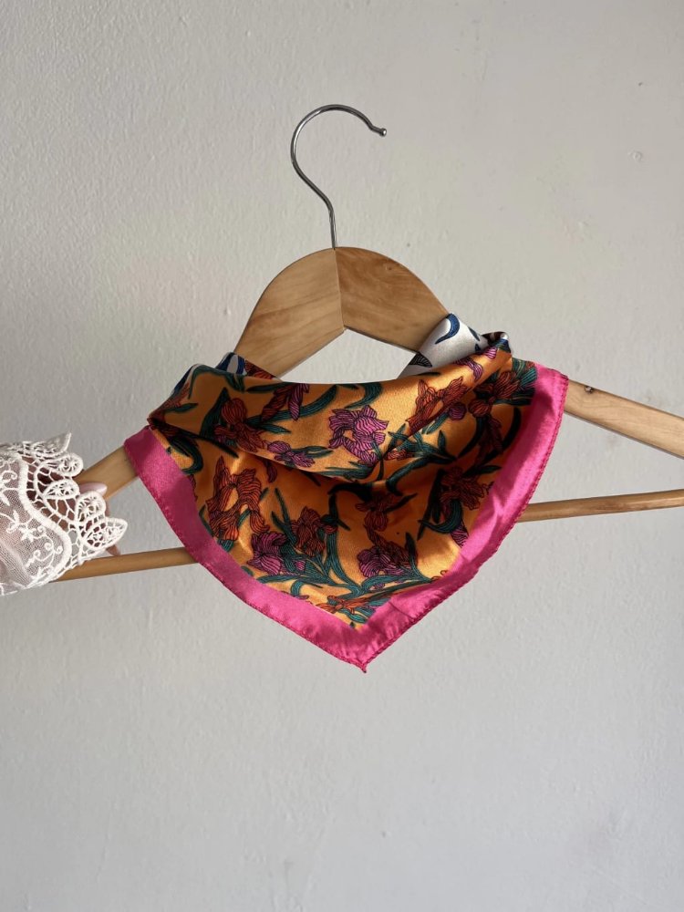 Pañuelo Flores Combinadas