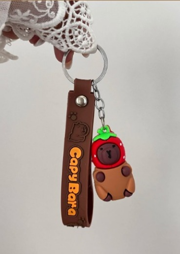 Llavero Capybara frutilla