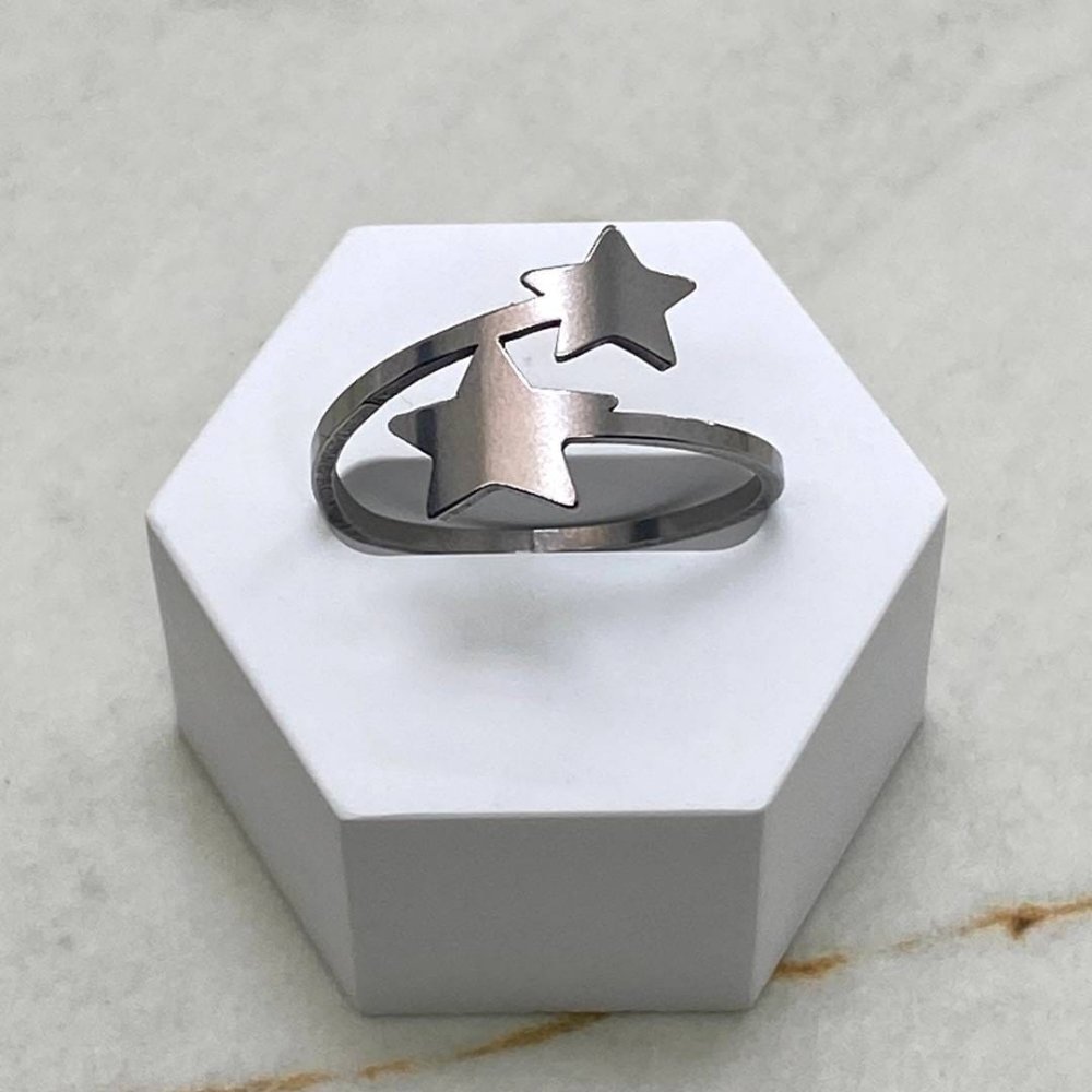 Anillo doble estrella cruzada