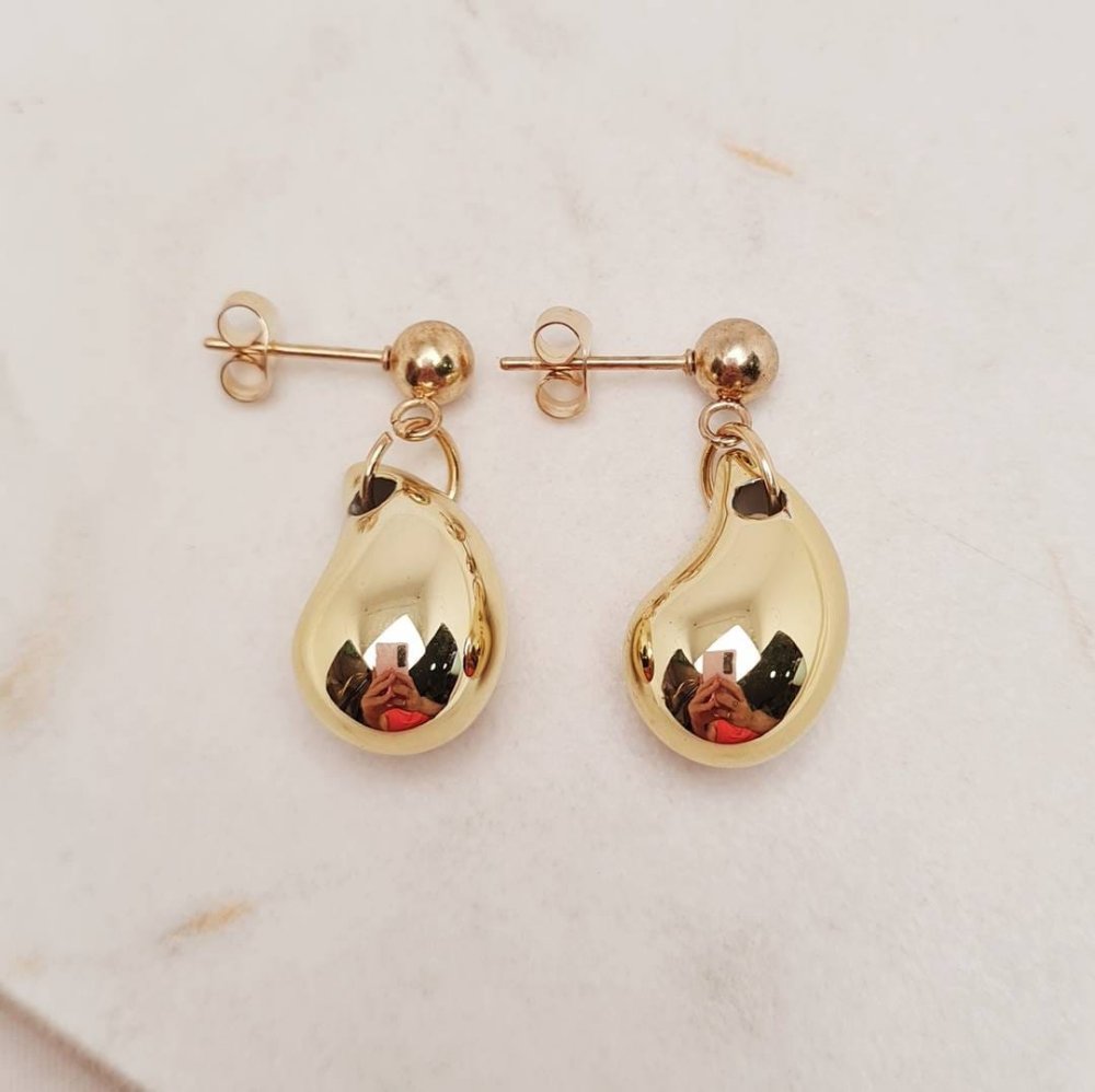 Aros bolita con gota inflada colgante- acero dorado