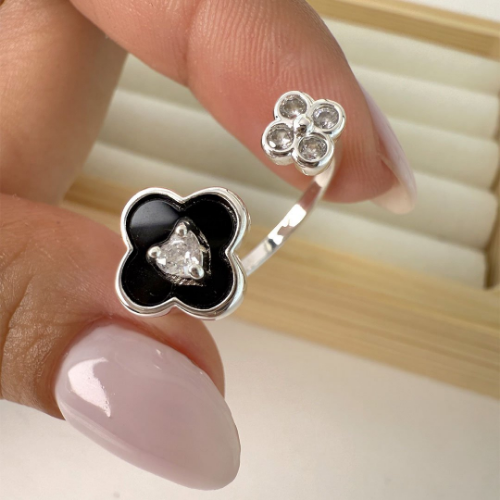 Anillo Falange Tréboles + piedrita corazón - Negro