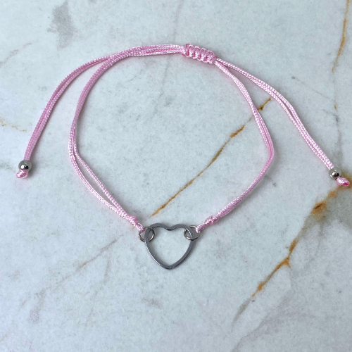 Pulsera de hilo regulable con dije corazón- rosa