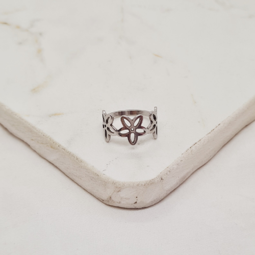 Anillo flores continuas