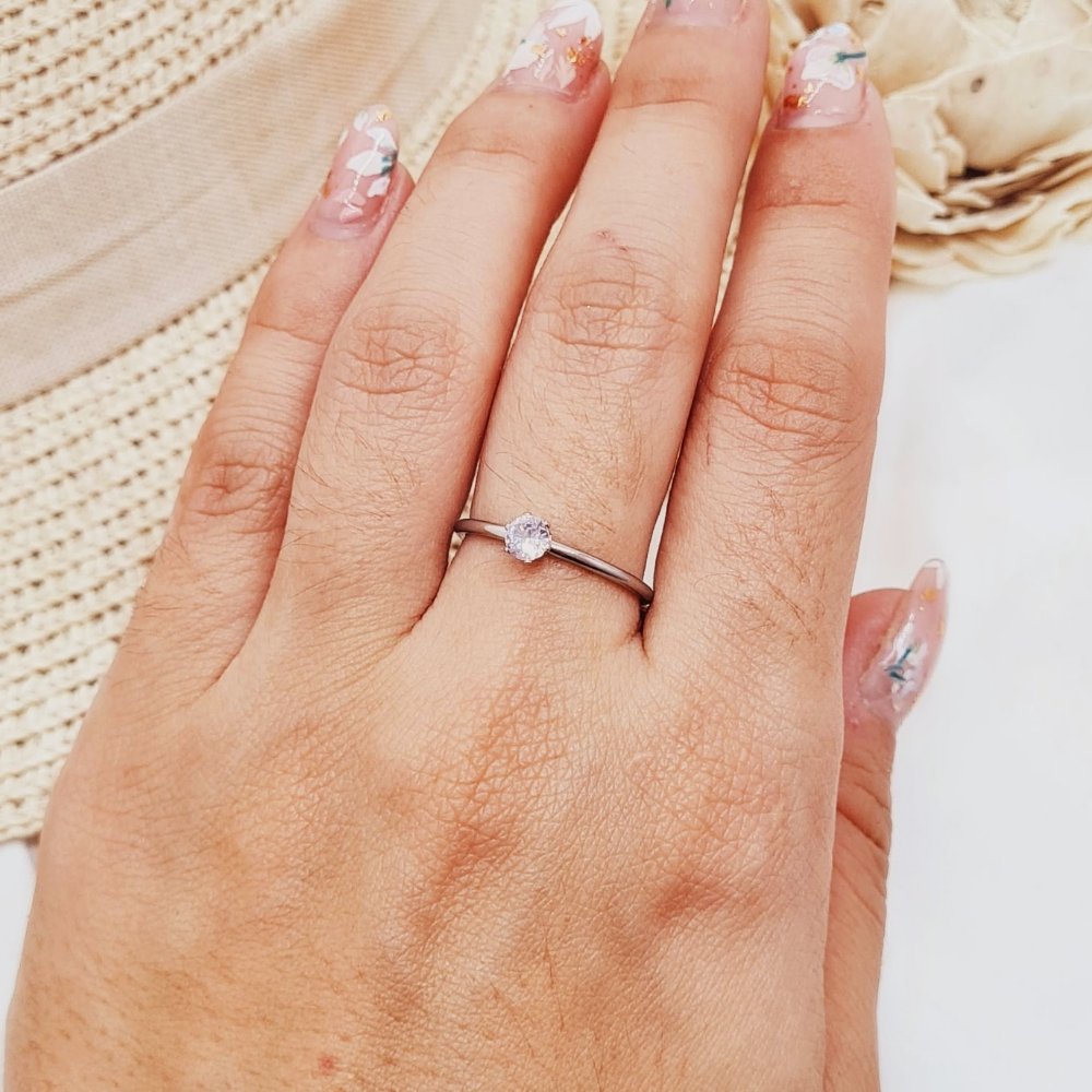Anillo cintillo fino con cubic chico