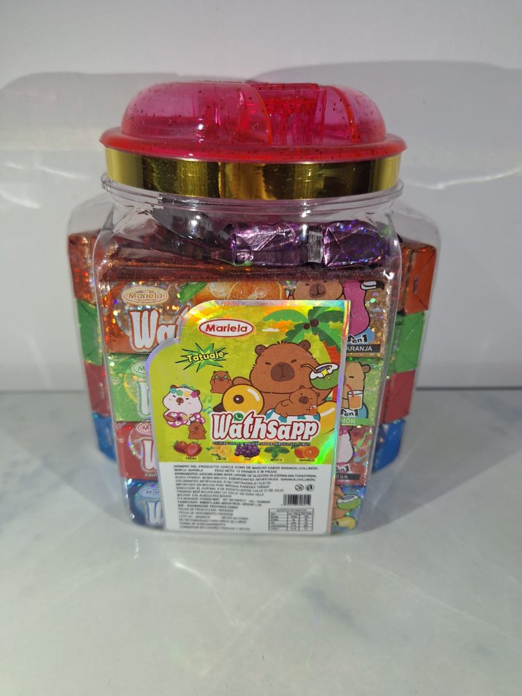 Chicle pote con tatuaje
