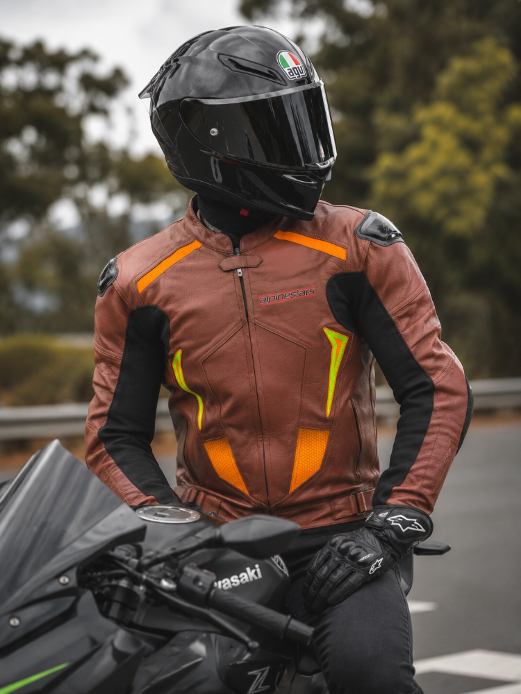CHAQUETA CON PROTECCION  DEPORTIVA CAFE PMW CUERO