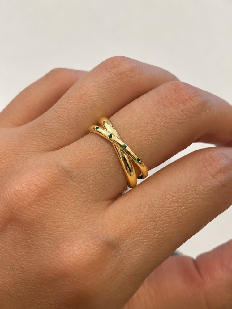 Anillo dorado cruzado con zircones graduable - 1137