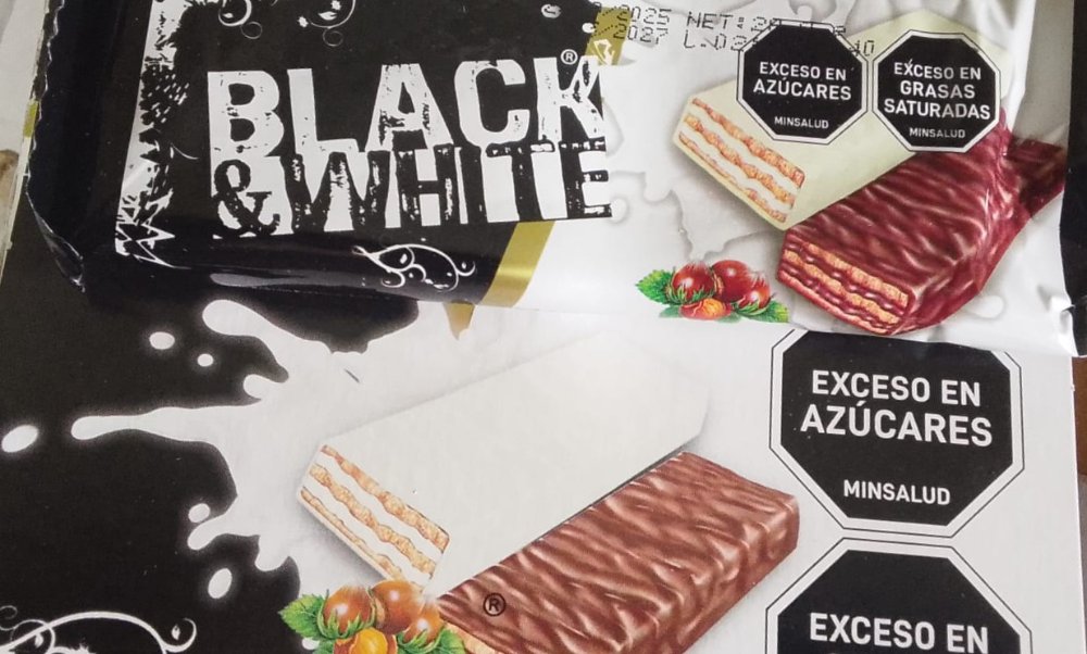galleta Black White displey x 24  cubierta choco blanco y negro