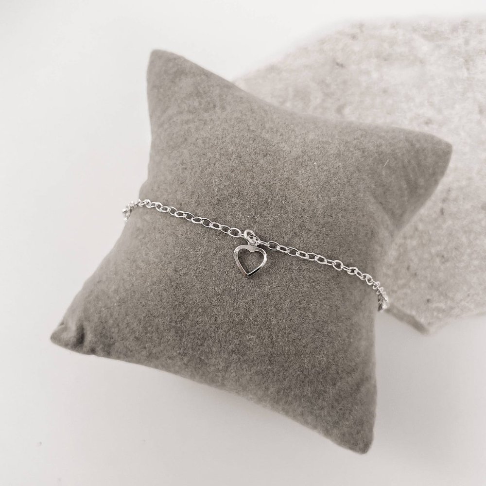 Pulseira pingentes coração vazado e zircônias cristal 5mm corrente cadeado