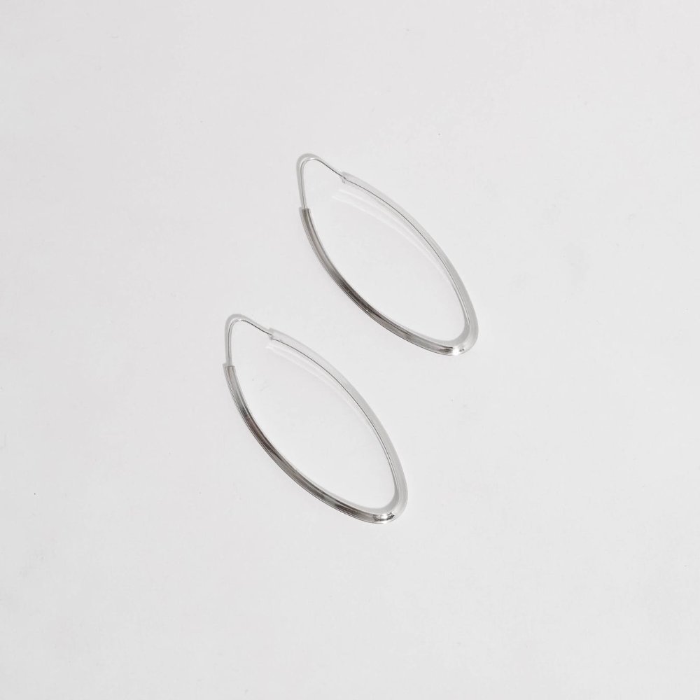Brinco Argola Oval fio triângulo