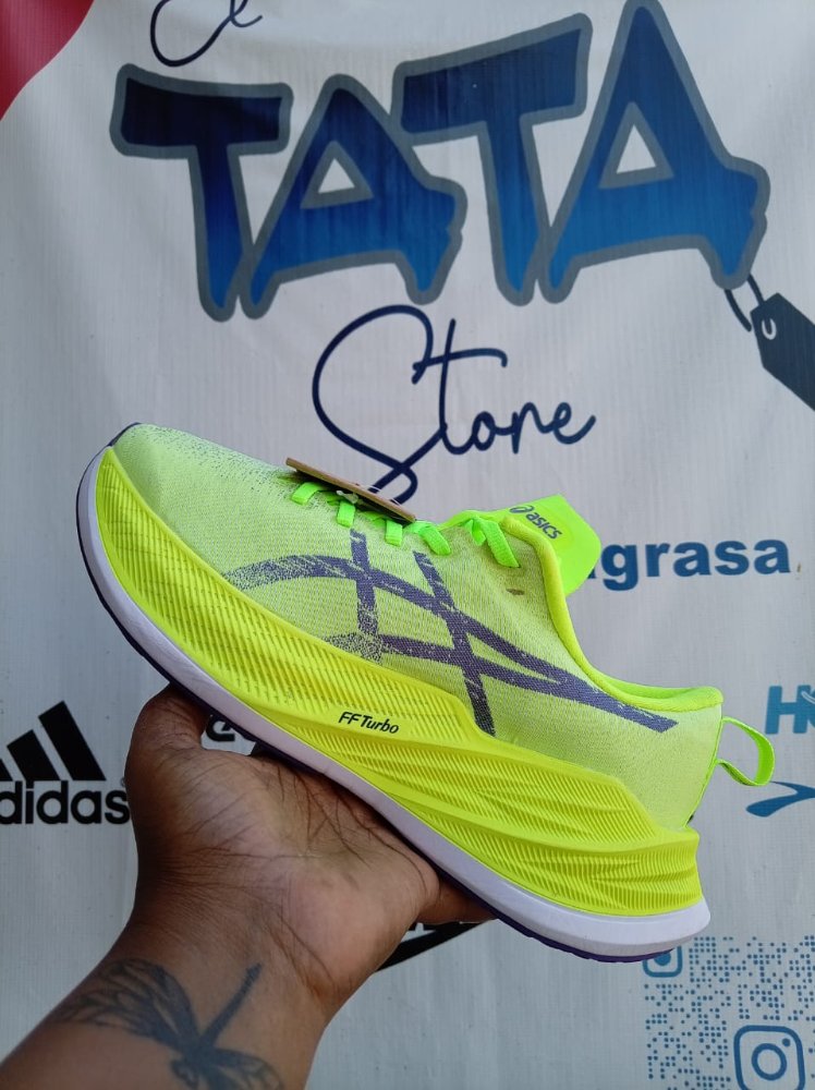 ASICS SUPERBLAST SIZE 8