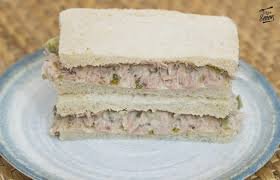 Sanduche de atún con pan cero